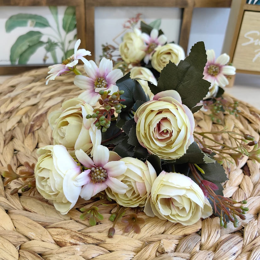 Искусственные цветы в Балаково | Цветы искусственные «Камелии с мелкоцветом», сиренево-молочные, букет