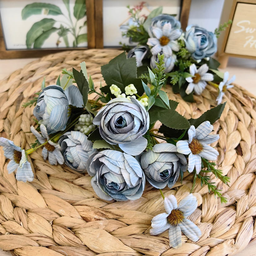 Искусственные цветы в Балаково | Цветы искусственные «Камелии с мелкоцветом», голубые, букет